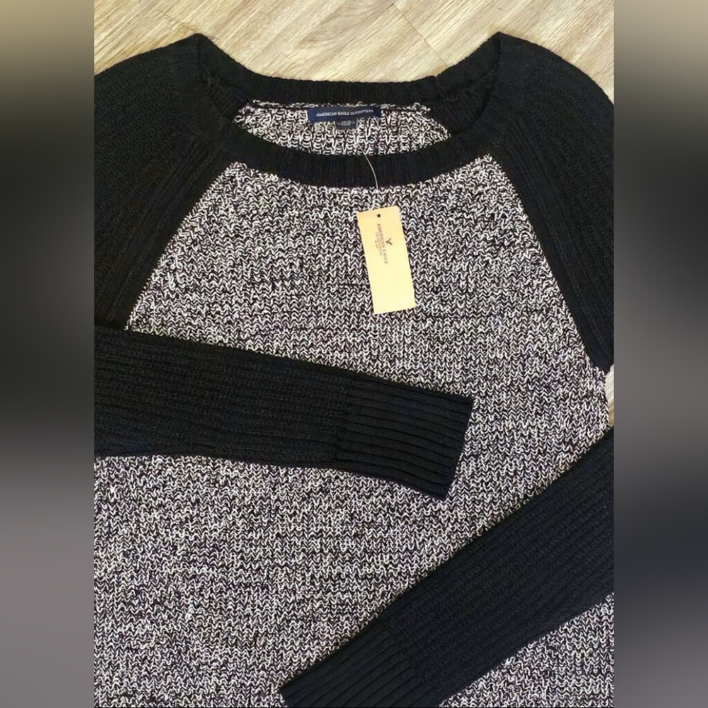 NWT! American Eagle Black and White Heathered Knit Sweater Women's Size Small